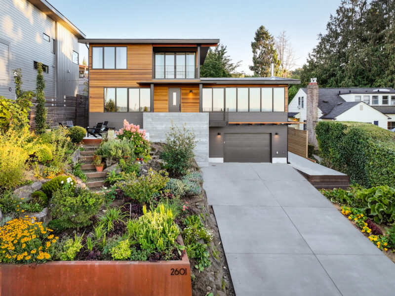 Crescent_Porchlight_2601_web-36