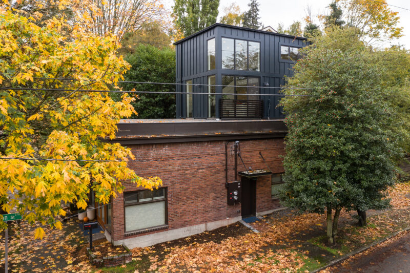 Crescent_Porchlight_Kinsman_web-1