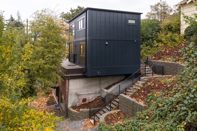 Crescent_Porchlight_Kinsman_web-2