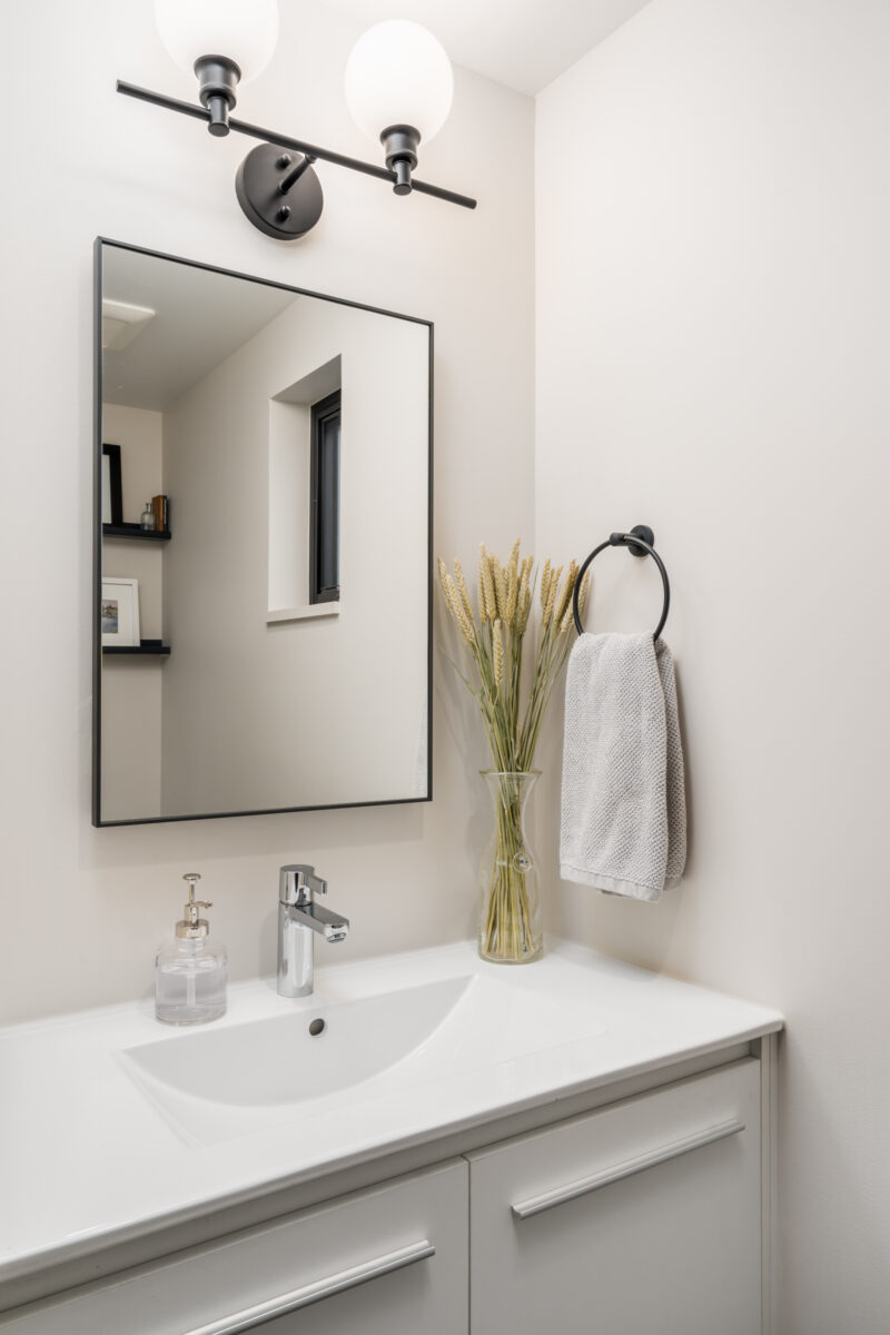 Crescent_Porchlight_Kinsman_web-3