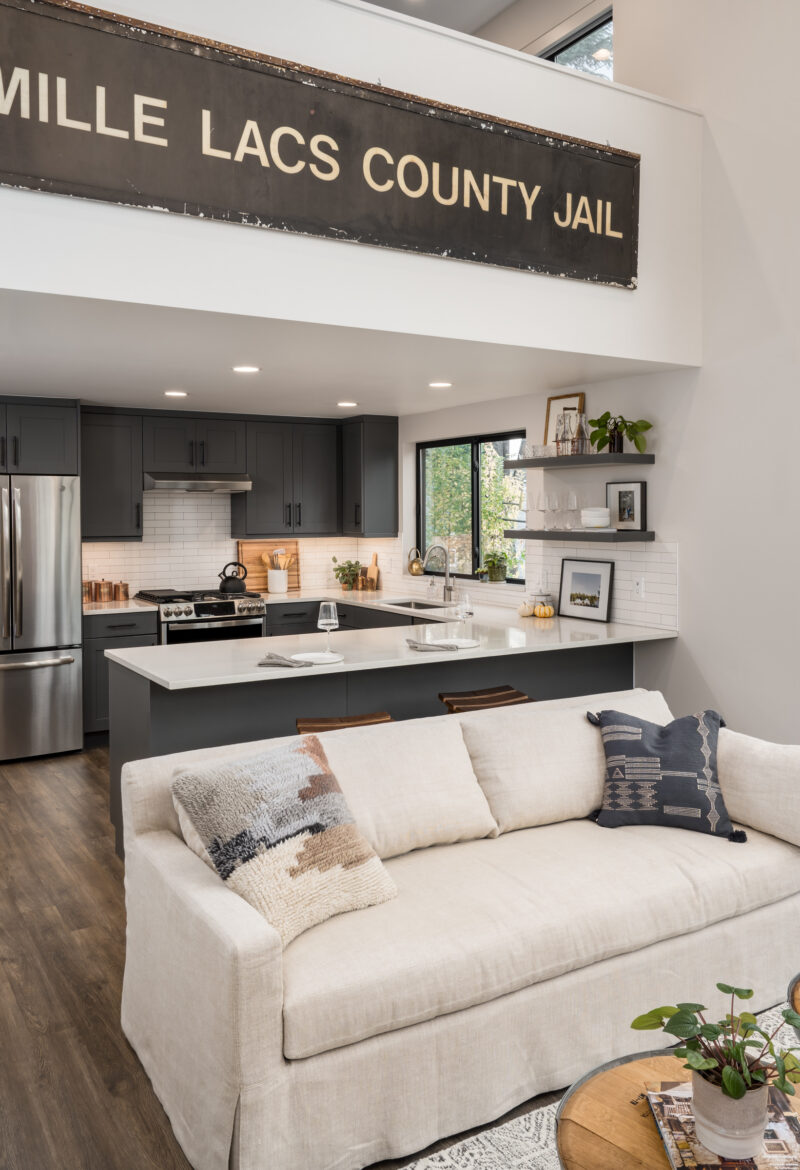 Crescent_Porchlight_Kinsman_web-5NEW
