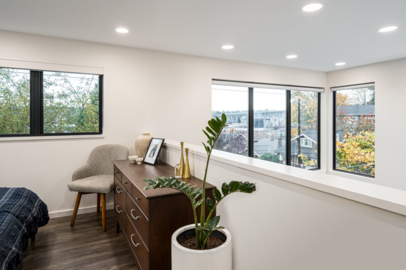 Crescent_Porchlight_Kinsman_web-9