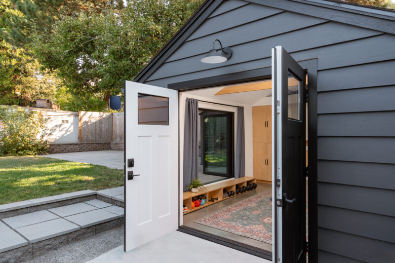 Crescent_Porchlight_Selzer_web-2