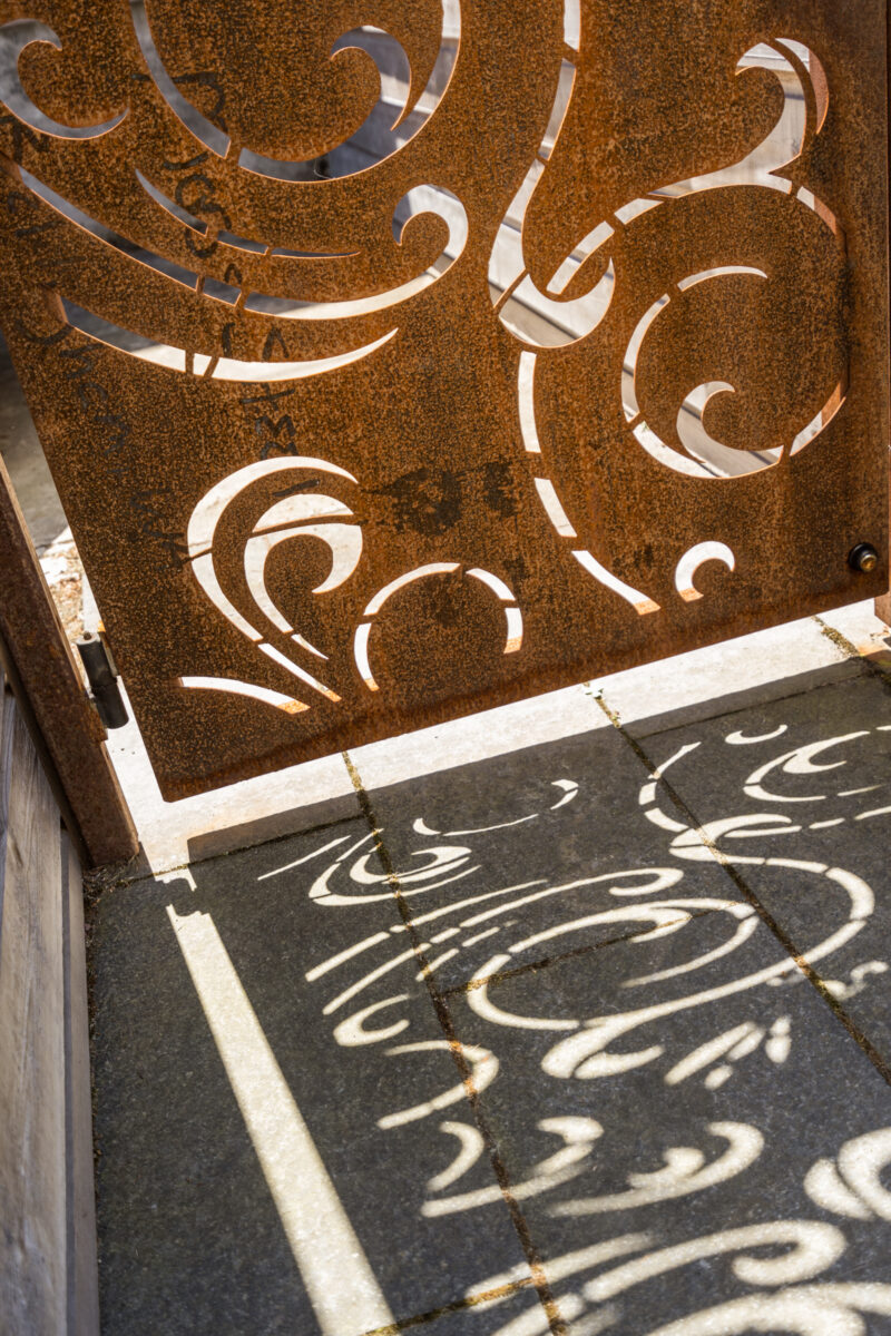 Porchlight_Crescent_GauseLowry_web-3
